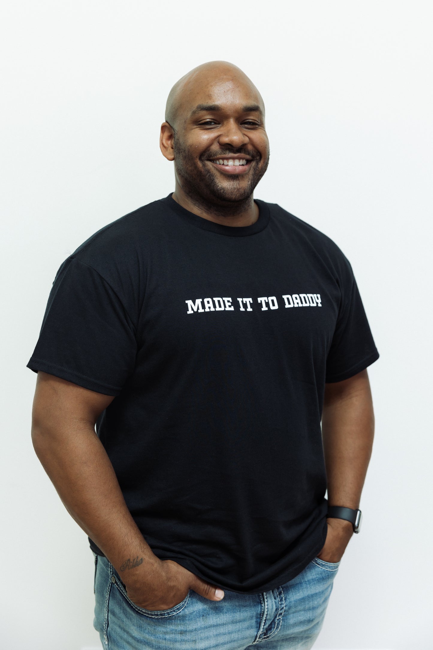 MADE IT TO DADDY ESSENTIAL TEE